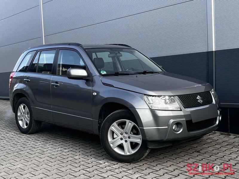 2009' Suzuki Grand Vitara 2.0 De Luxe photo #1