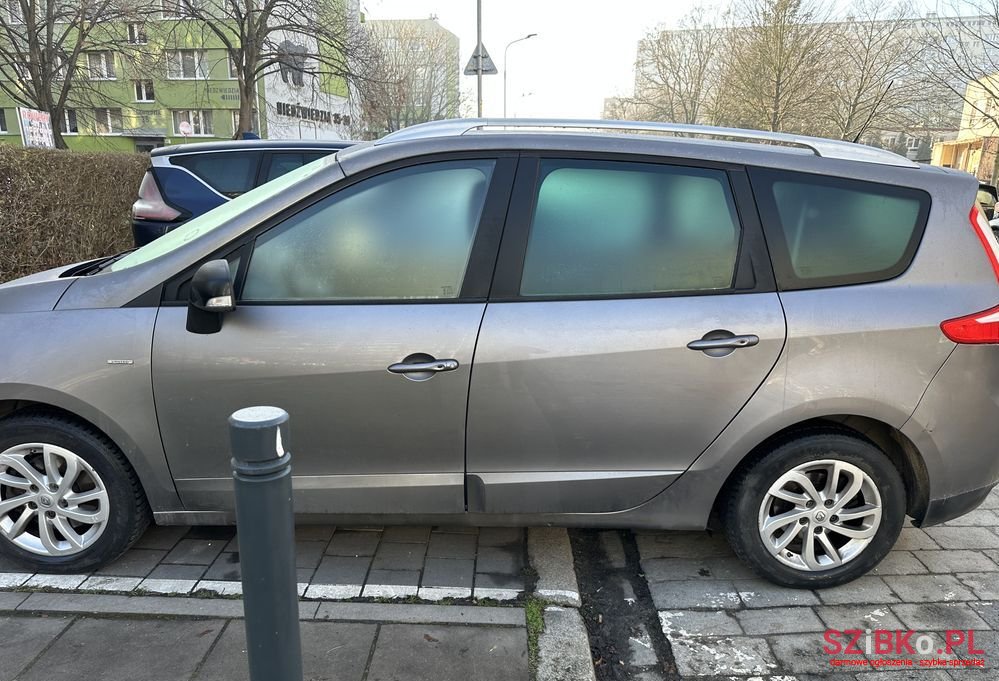 2015' Renault Scenic photo #6