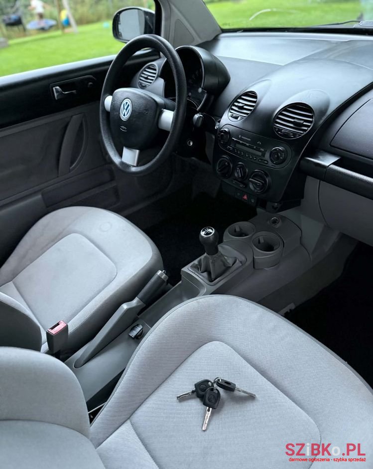 2002' Volkswagen New Beetle 1.4 United photo #5