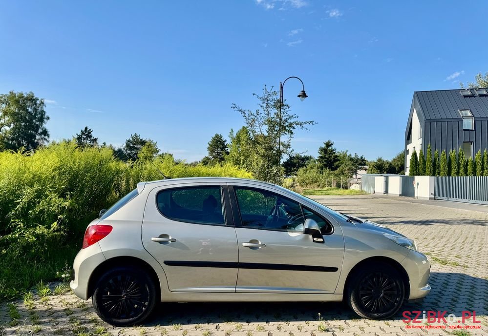 2010' Peugeot 207 photo #2