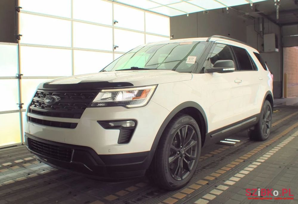 2018' Ford Explorer photo #1
