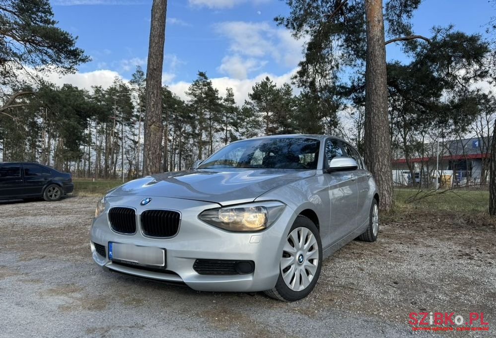 2012' BMW 1 Series 116I photo #3