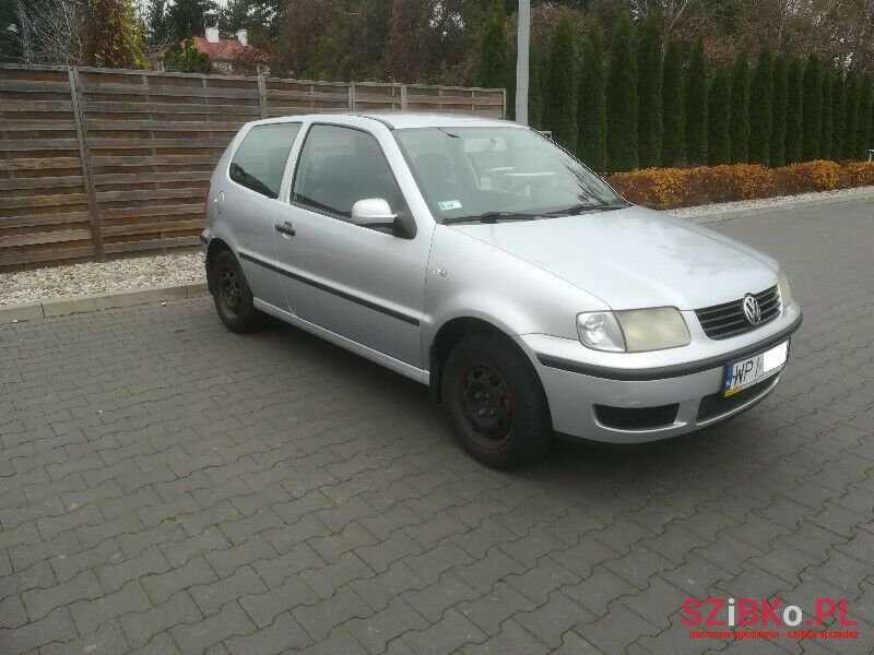 2001' Volkswagen Polo photo #2