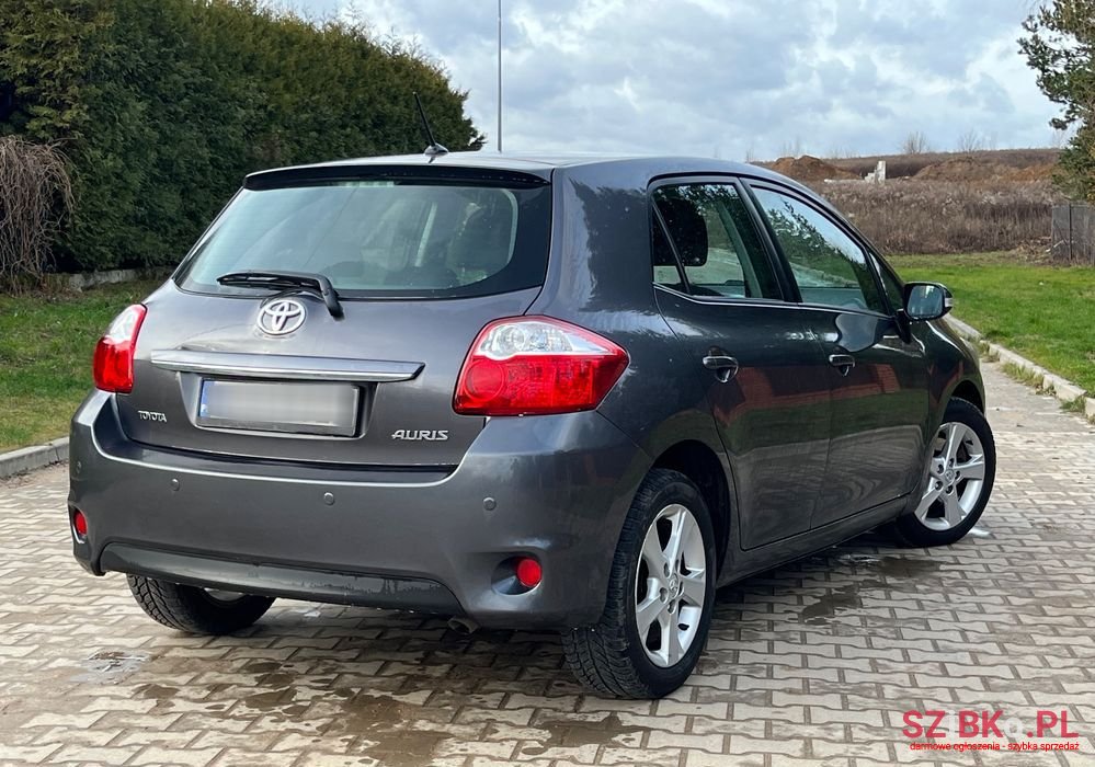 2011' Toyota Auris 2.0 D-4D photo #4