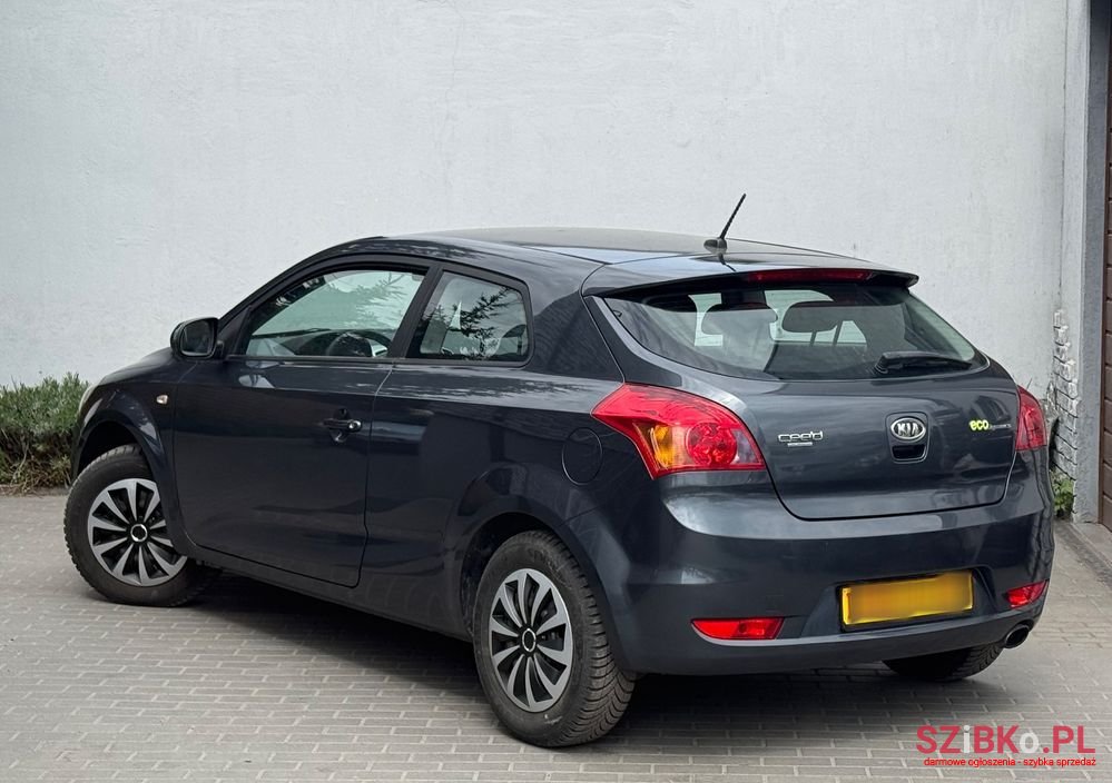 2010' Kia Proceed photo #4