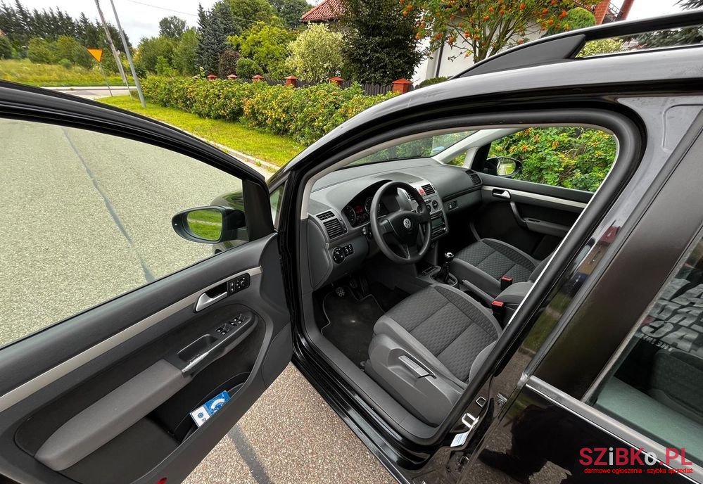 2009' Volkswagen Touran photo #6