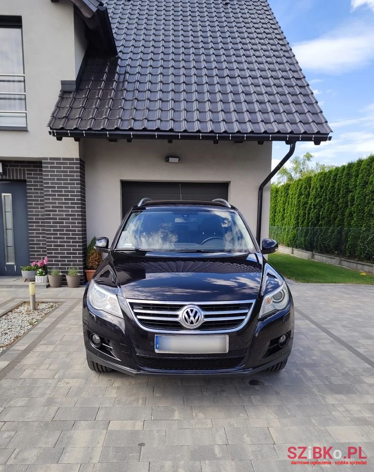 2010' Volkswagen Tiguan photo #1