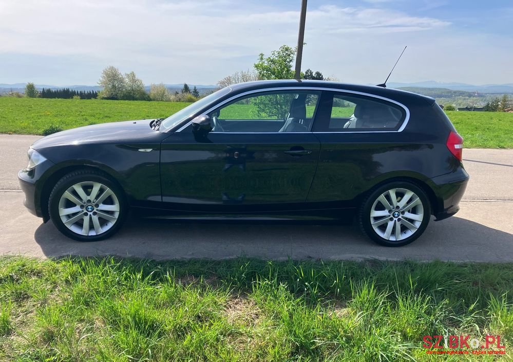 2010' BMW 1 Series 118I photo #3