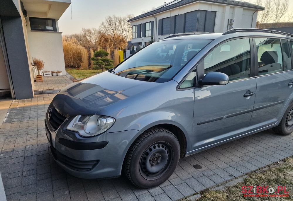 2008' Volkswagen Touran photo #5