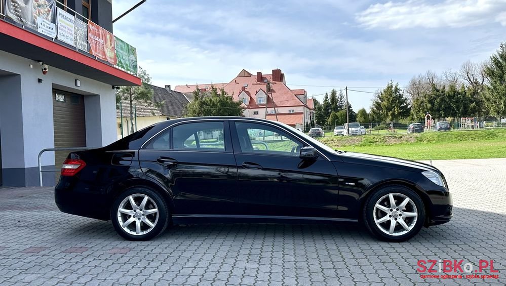 2011' Mercedes-Benz E-Class 220 photo #6