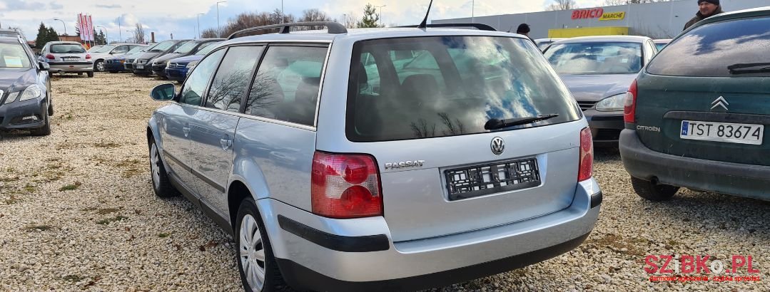 2004' Volkswagen Passat photo #5