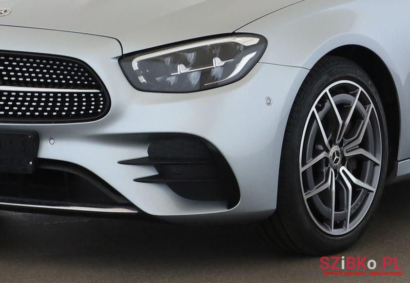 2022' Mercedes-Benz E-Class photo #3