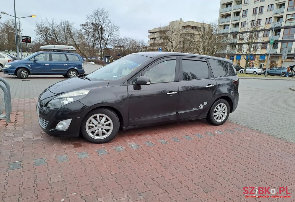 2009' Renault Scenic 1.9 Dci Privilege photo #1