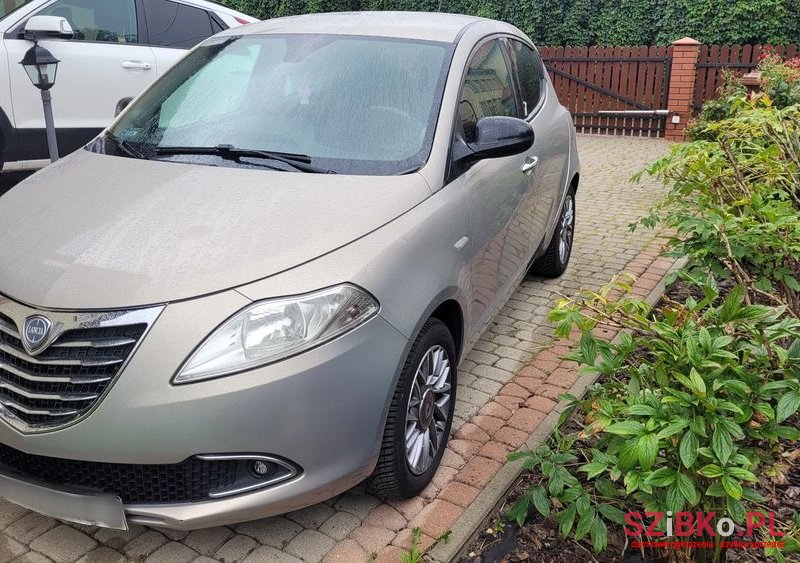 2011' Lancia Ypsilon 0.9 Gold S&S photo #2