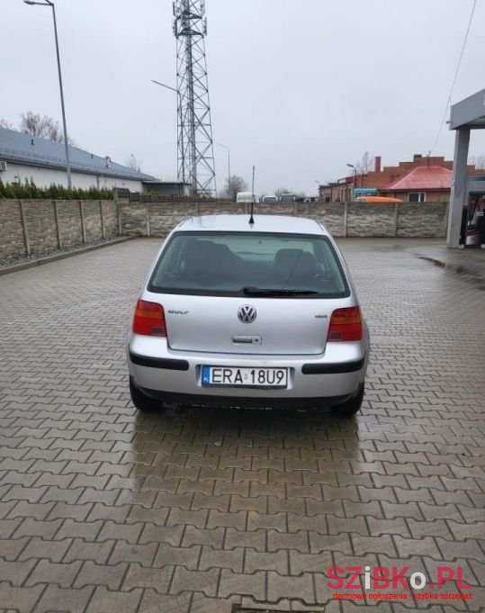 2001' Volkswagen Golf photo #5