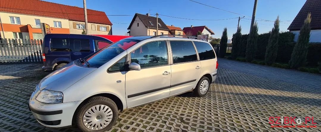 2002' Volkswagen Sharan photo #2