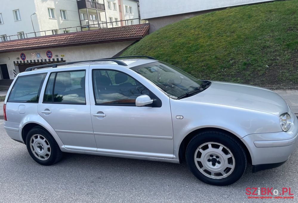 2004' Volkswagen Golf photo #4