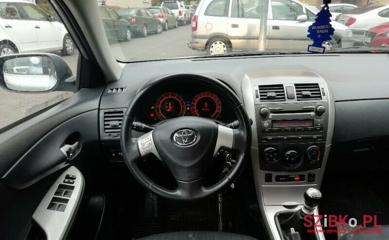 2009' Toyota Corolla photo #2