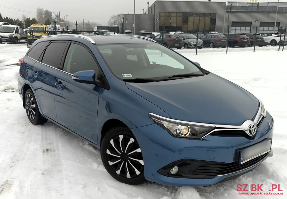 2015' Toyota Auris photo #1