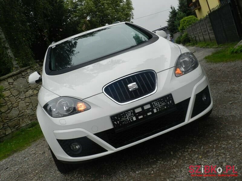 2010' SEAT Altea XL photo #1