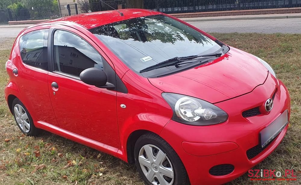 2011' Toyota Aygo photo #2