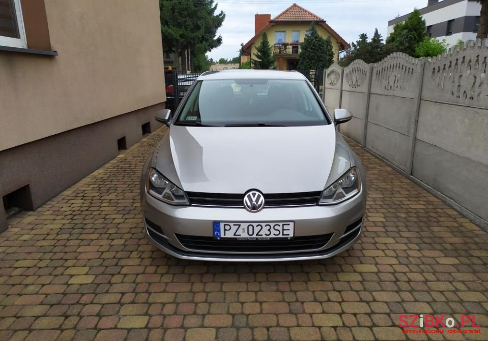 2015' Volkswagen Golf photo #2