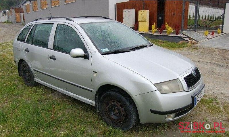 2001' Skoda Fabia photo #1