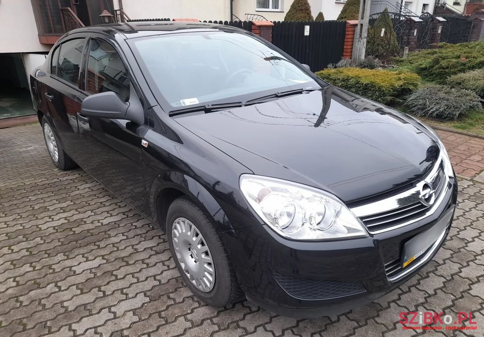 2011' Opel Astra 1.6 photo #1