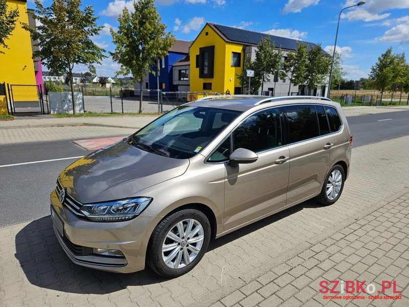 2016' Volkswagen Touran photo #2