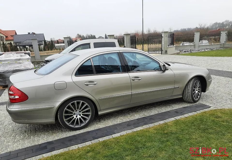 2004' Mercedes-Benz Klasa E photo #6