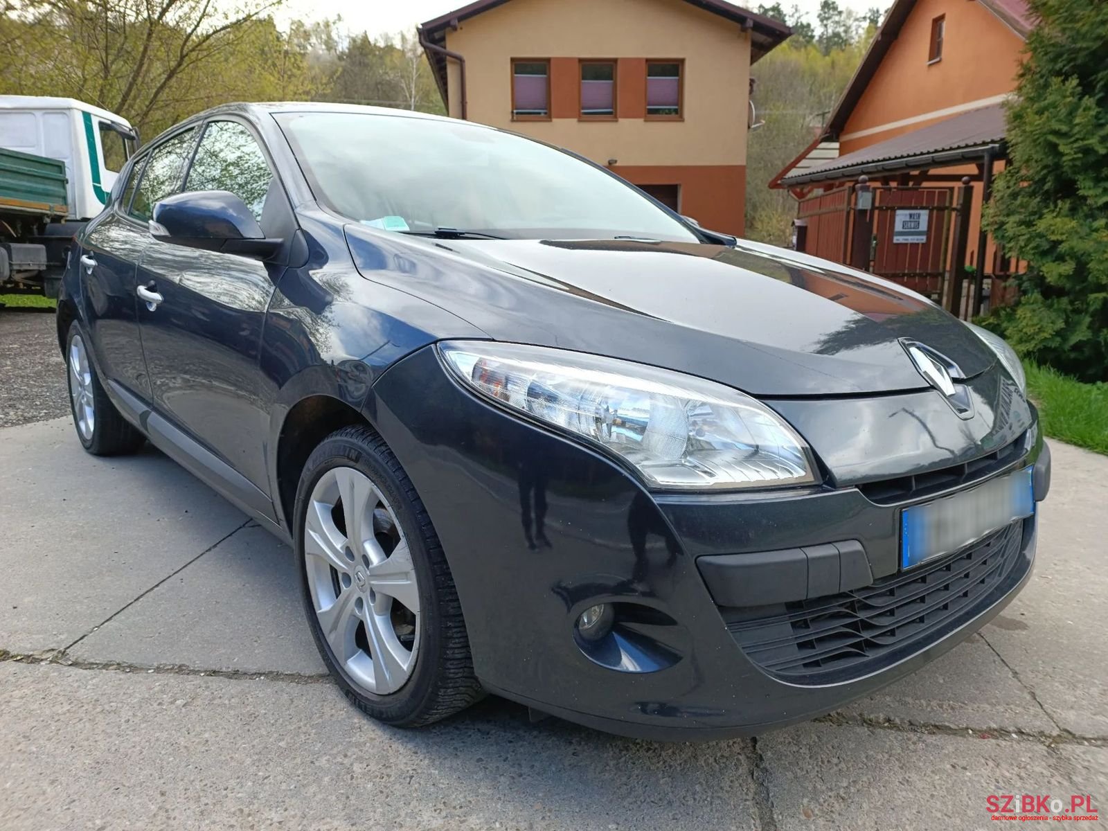 2011' Renault Megane photo #1