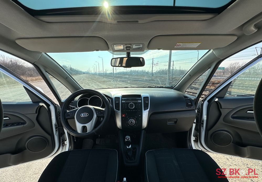 2010' Kia Venga photo #4