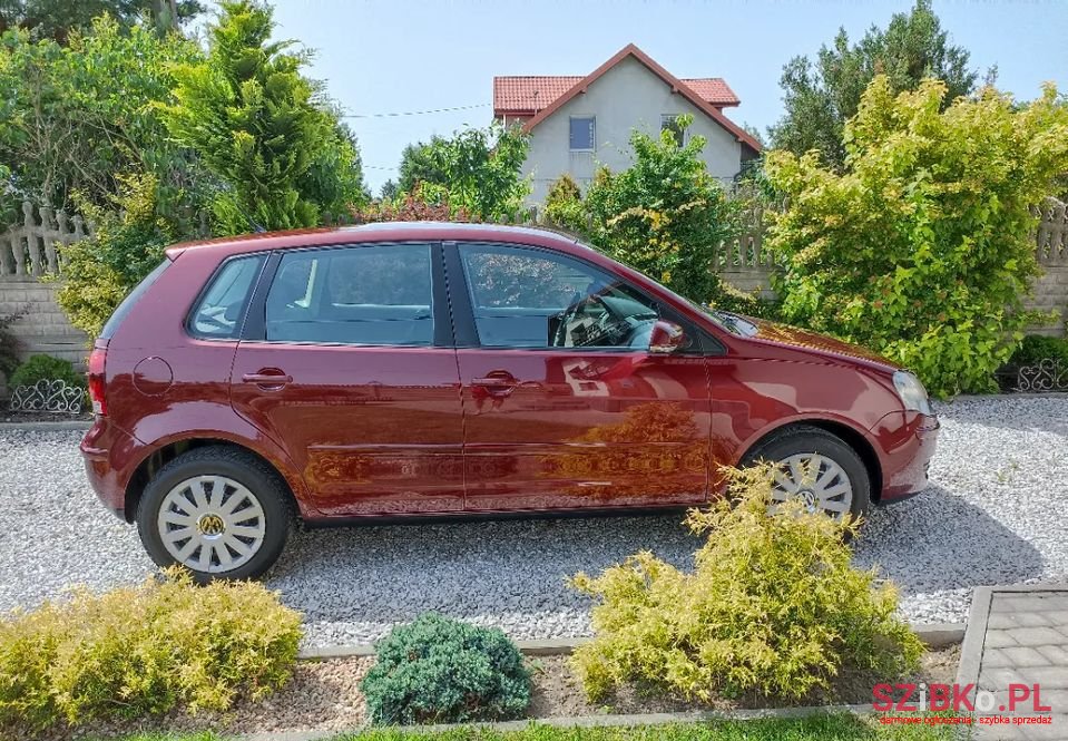 2005' Volkswagen Polo photo #6