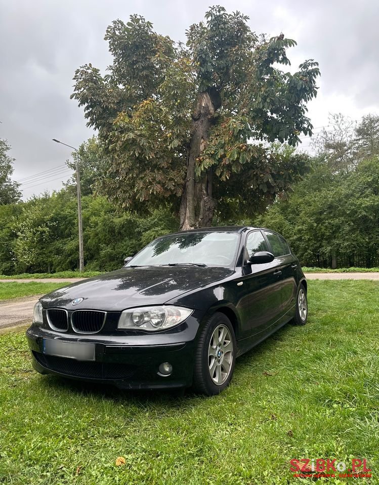 2006' BMW 1 Series 118D photo #1