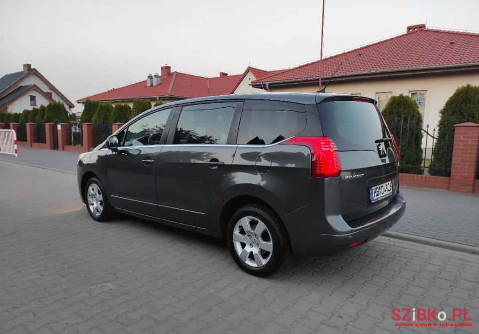 2010' Peugeot 5008 photo #5