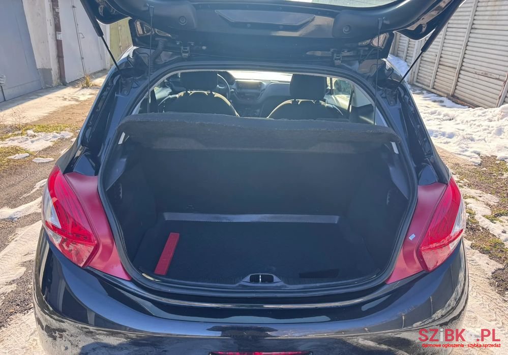 2013' Peugeot 208 photo #6