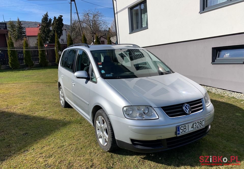 2006' Volkswagen Touran photo #2