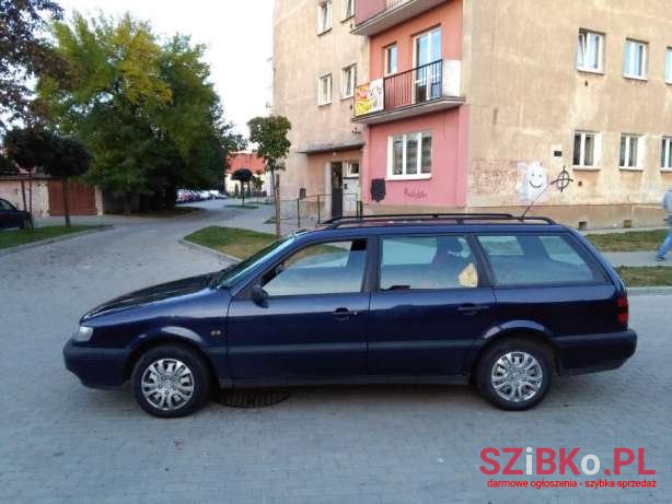 1995' Volkswagen Passat photo #1