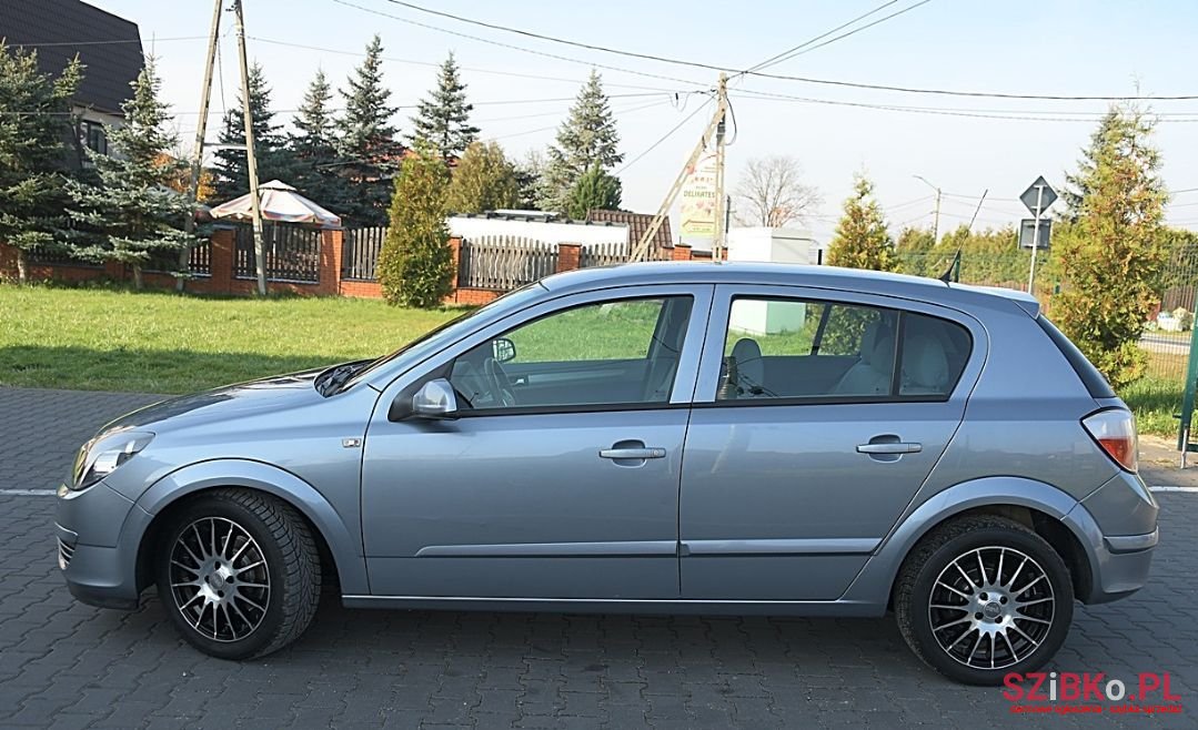 2004' Opel Astra photo #2