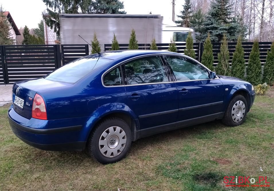 2001' Volkswagen Passat photo #4