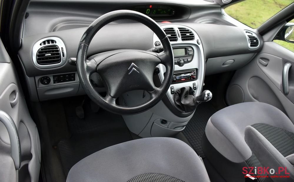 2007' Citroen Xsara Picasso photo #5