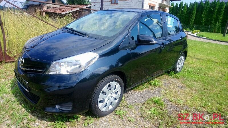 2011' Toyota Yaris photo #1