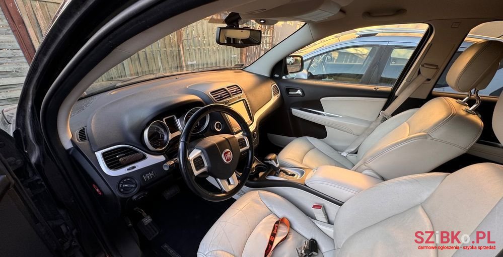 2013' Fiat Freemont photo #3