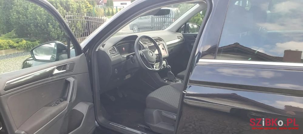 2019' Volkswagen Tiguan photo #2