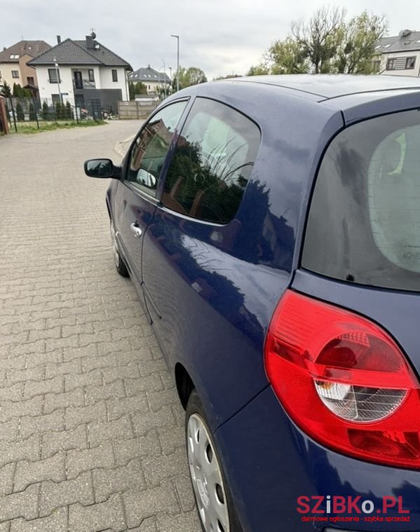 2009' Renault Clio photo #5