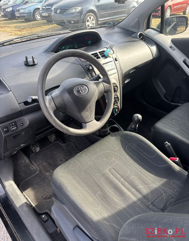 2009' Toyota Yaris 1.0 Entry photo #5