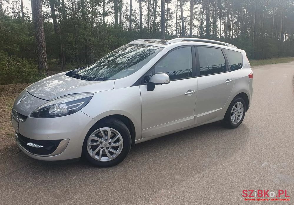 2013' Renault Scenic photo #1