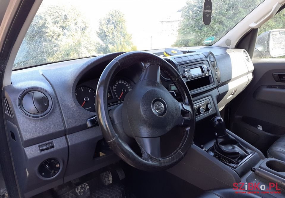 2010' Volkswagen Amarok photo #6