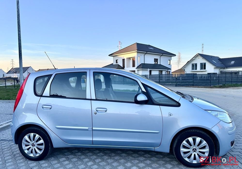 2007' Mitsubishi Colt photo #3