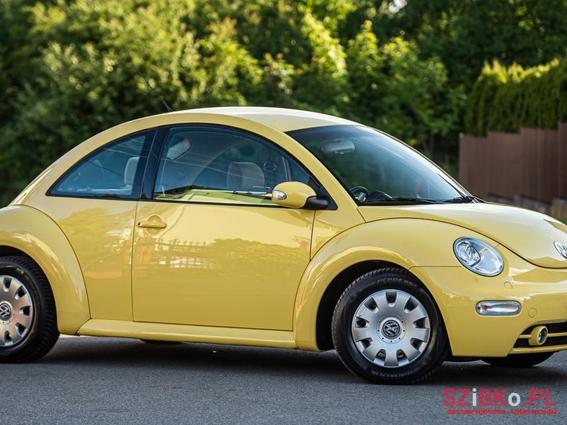 2004' Volkswagen New Beetle photo #3